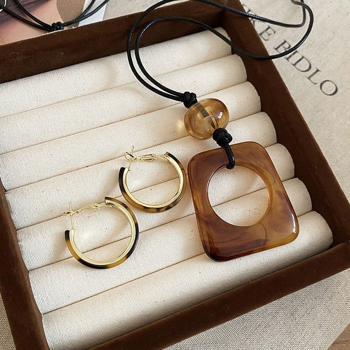 Acrylic Brown Leopard Print Pendant Necklace And Hoop Earrings Jewelry Set, Minimalist Light Luxury Style