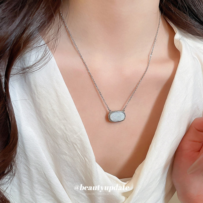 Korean Minimalist Copper Resin Oval Pendant Sweater Necklace, Style Light Luxury Clavicle Chain