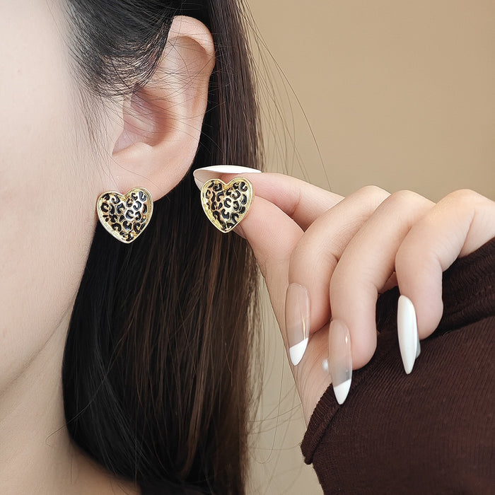 Elegant Leopard Print Enamel Heart Alloy Studs For Women, Hong Kong Style Small Fashion Earrings