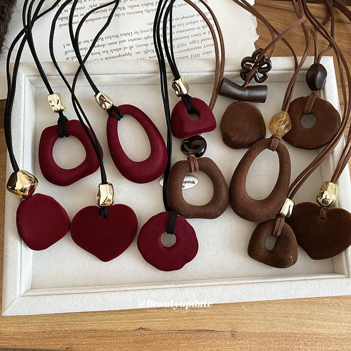 Light Luxury Vintage Flocked Resin Floral Pendant Sweater Necklace For Daily Wear