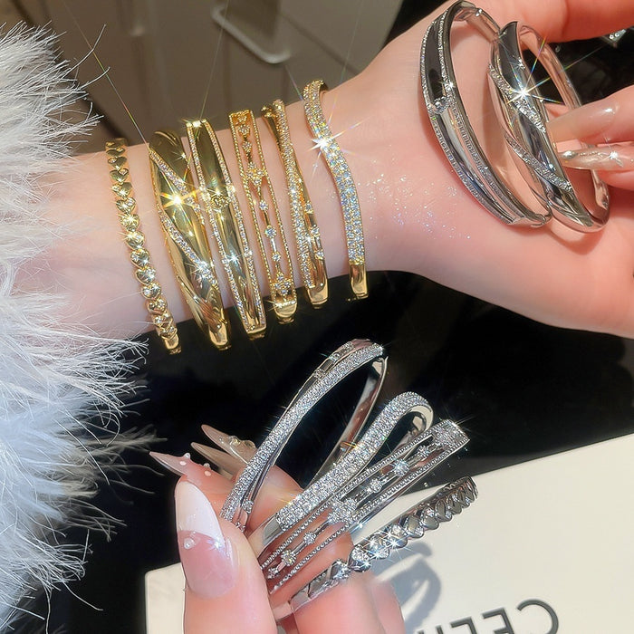 18K Gold Plated Copper Zircon Heart Clasp Bangle For Women Minimalist Light Luxury Jewelry