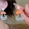 Light Luxury U-Shaped Resin Round Pendant Drop Earrings With Silver Needle Posts view 1