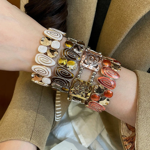 Alloy Square Hollow Heart Print Elastic Bangle, Retro European Style Geometric Bracelet