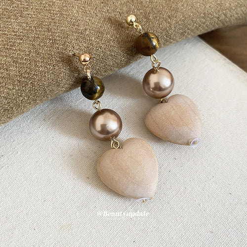 Vintage Heart Faux Pearl Tiger Eye Wood Stud Earrings With Silver Needle Elegant Light Luxury Jewelry