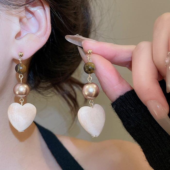 Vintage Heart Faux Pearl Tiger Eye Wood Stud Earrings With Silver Needle Elegant Light Luxury Jewelry