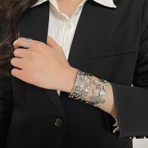 Iron Textured Flower Open Bangle, Minimalist European American Light Luxury Round Bracelet