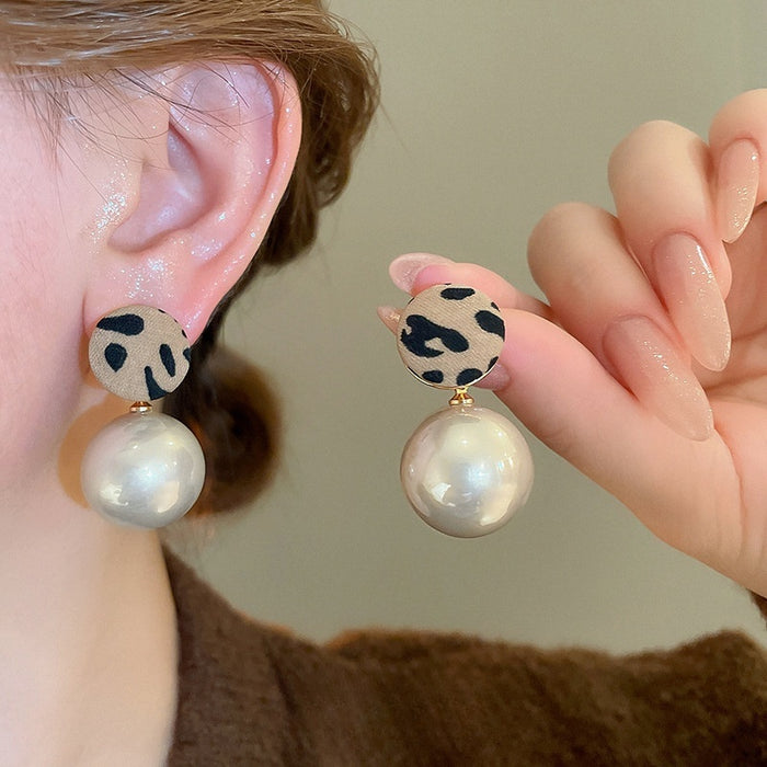 Light Luxury Leopard Print Round Faux Pearl Stud Earrings For Women Retro Geometric Style