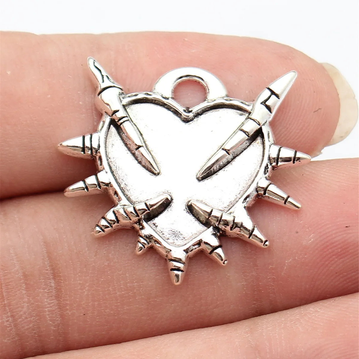 29x26mm 3.2g Antique Silver Zinc Alloy Gothic Claw Heart Charm Pendant for DIY Necklace Making