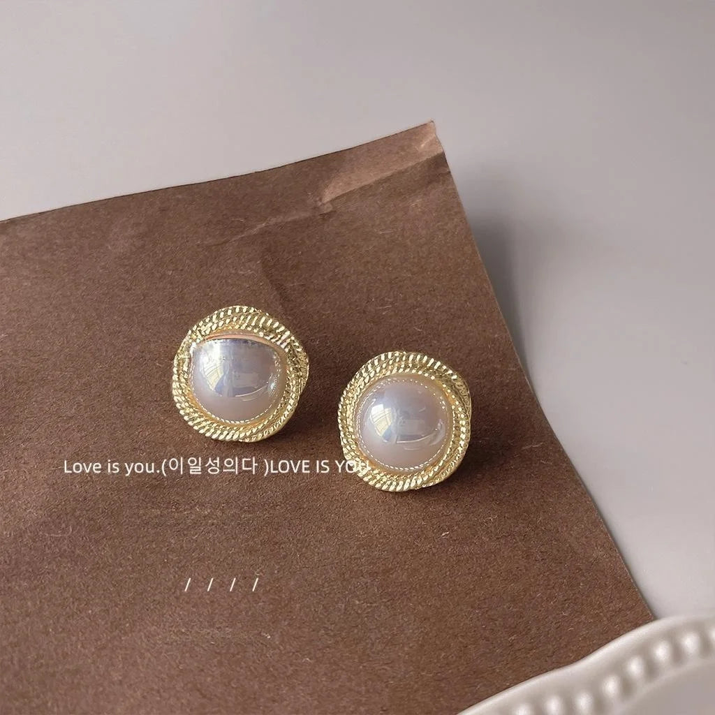 French Elegant Hepburn Style Copper Wrapped Pearl Round Stud Earrings For Women