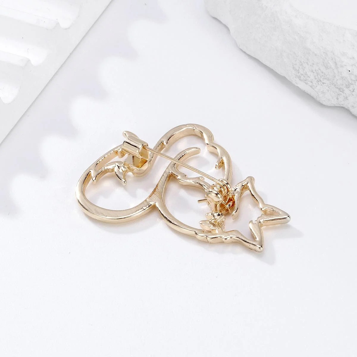 Elegant Hollow Fox Alloy Brooch For Women, Minimalist Gold Lapel Pin Corsage Suit Sweater Accessory Gift