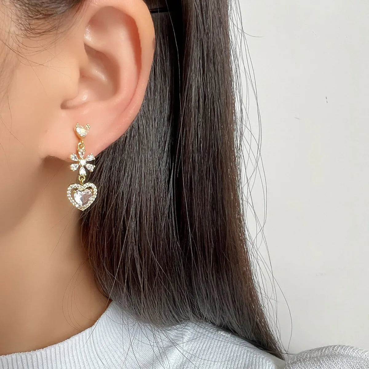 Luxury Zircon Snowflake Heart Drop Stud & Clip On No Piercing Gold Alloy Rhinestone Dangle Earrings