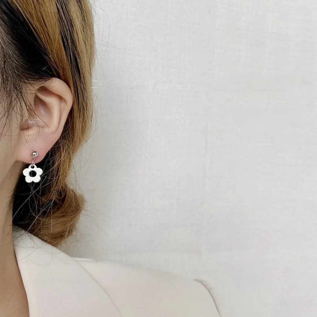 Sweet Cool Silver Plated Copper Flower Stud Earrings For Women Fashion Jewelry