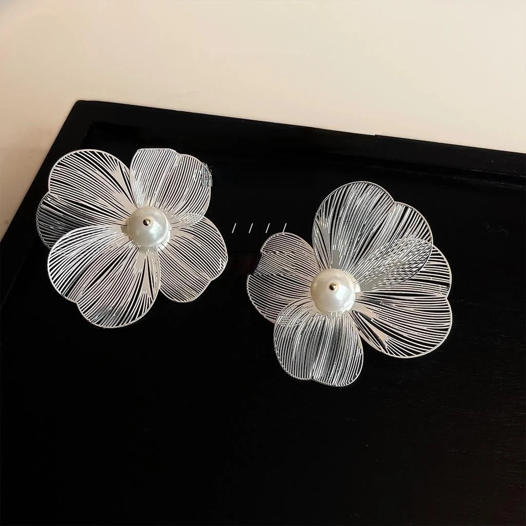 2025 Designer Exaggerated Flower Drop Earrings Copper Glass Pearl Street Style Jewelry