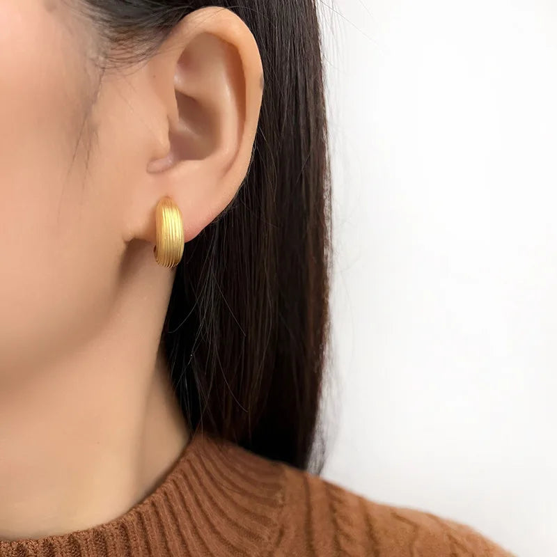 Elegant Luxury Matte Gold Alloy C Shape Striped Spiral Hoop Stud & Clip On No Piercing Earrings