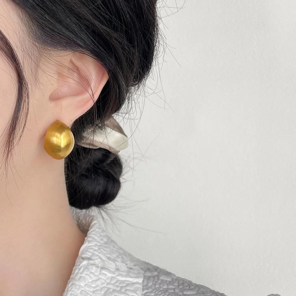 Light Luxury Copper Waterdrop Hoop Earrings Matte Smooth C Shape Minimalist Commuter Jewelry