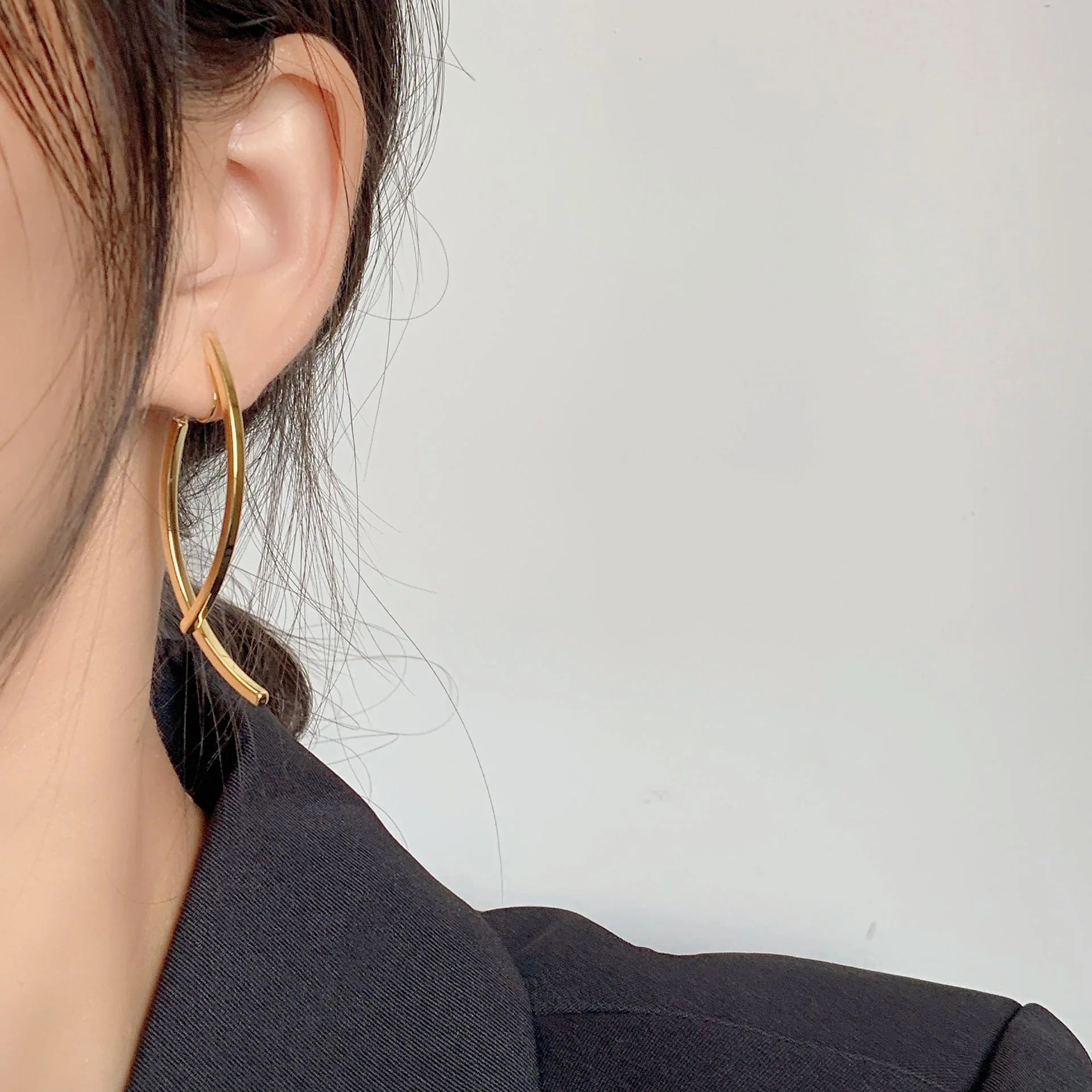 Elegant Smooth Alloy Crossed Arc Hoop Stud & Clip On No Piercing French Minimalist Drop Earrings