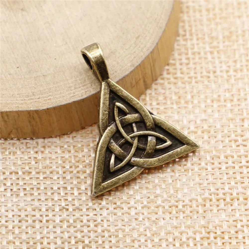 28x24mm 4.3g Antique Silver Zinc Alloy Celtic Amulet Celtic Knot Charm Pendant for Necklace Bracelet Making