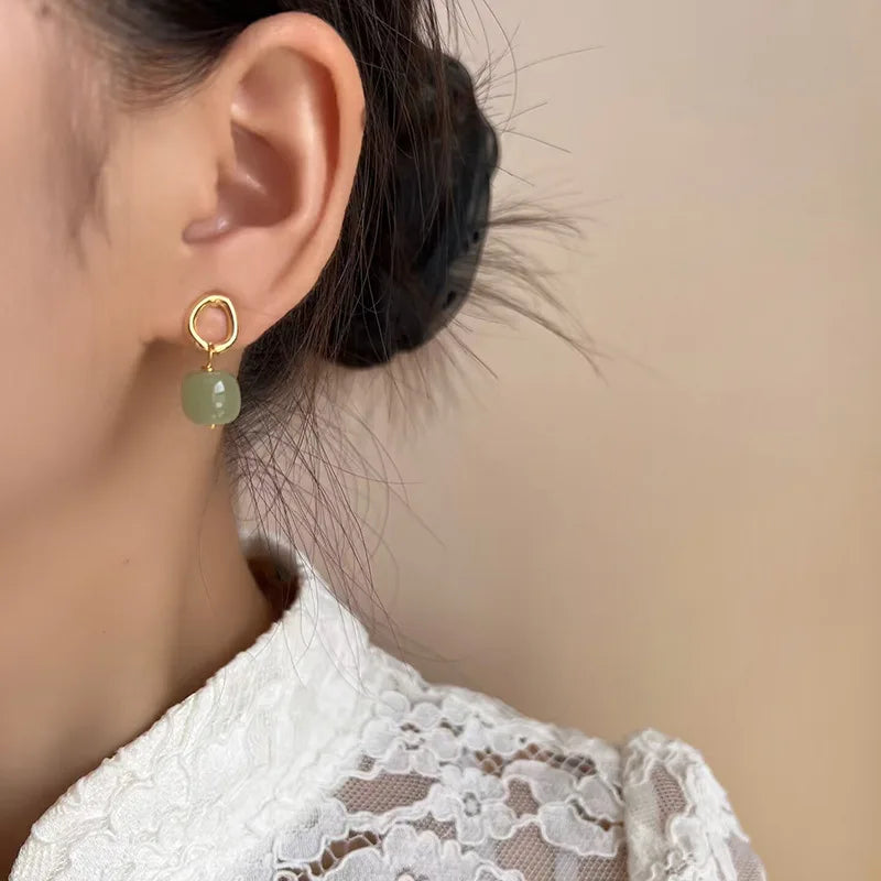 Vintage Chinese Style Green Agate Bead Spiral Alloy Stud & Clip On No Piercing Dangle Earrings