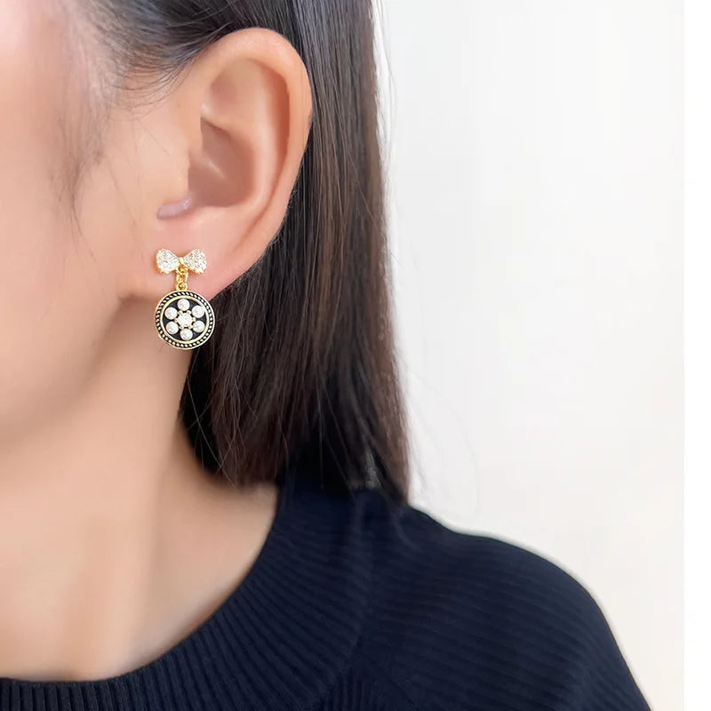 Vintage Pearl Flower Bow Rhinestone Round Stud & Clip On No Piercing Women's Fashion Earrings