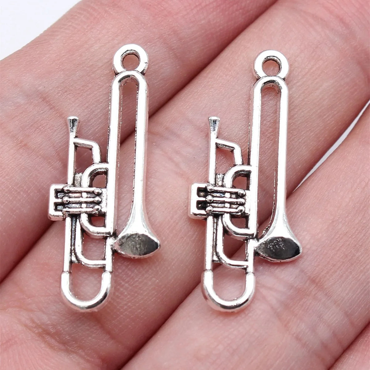 32x14mm 1.3g Antique Silver Zinc Alloy Trumpet Charm Pendant for Music Theme DIY Jewelry Making