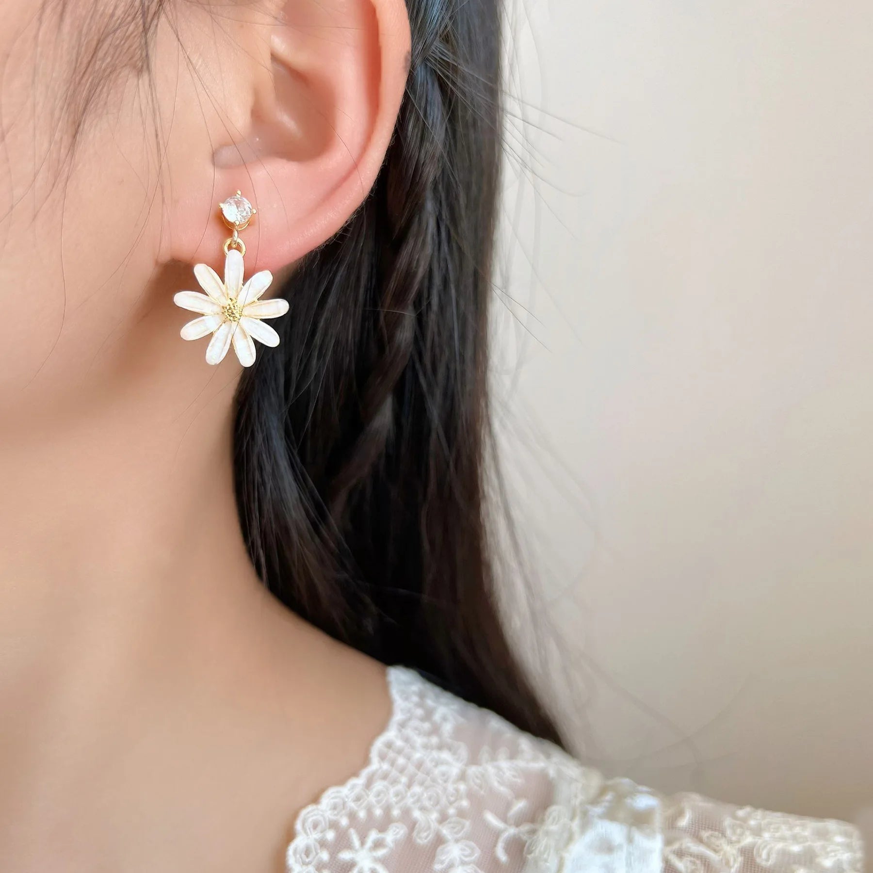 Elegant Enamel Daisy Flower Zircon Dangle Stud & Clip On No Piercing Gold Alloy Women's Earrings