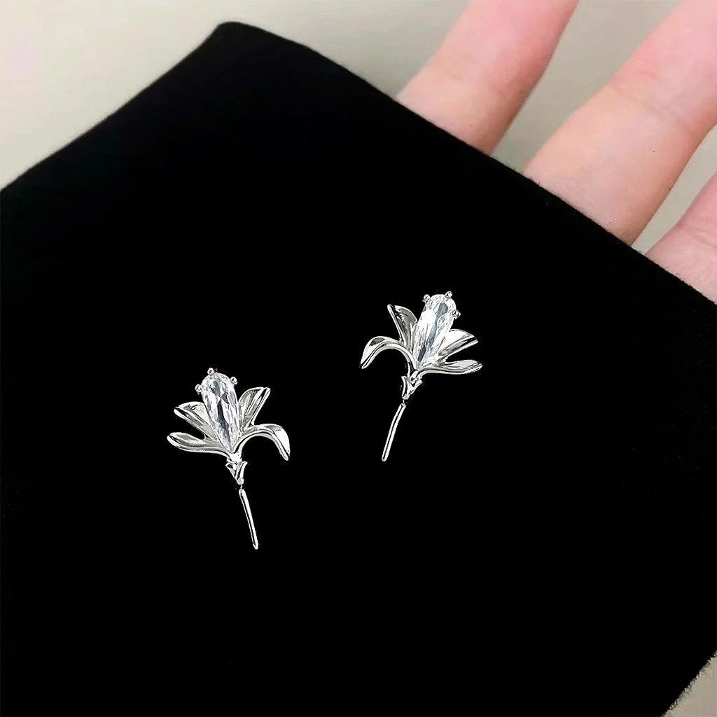 Copper Micro Pave Zircon 3D Flower Stud Earrings Minimalist Tulip Floral Commuter Jewelry
