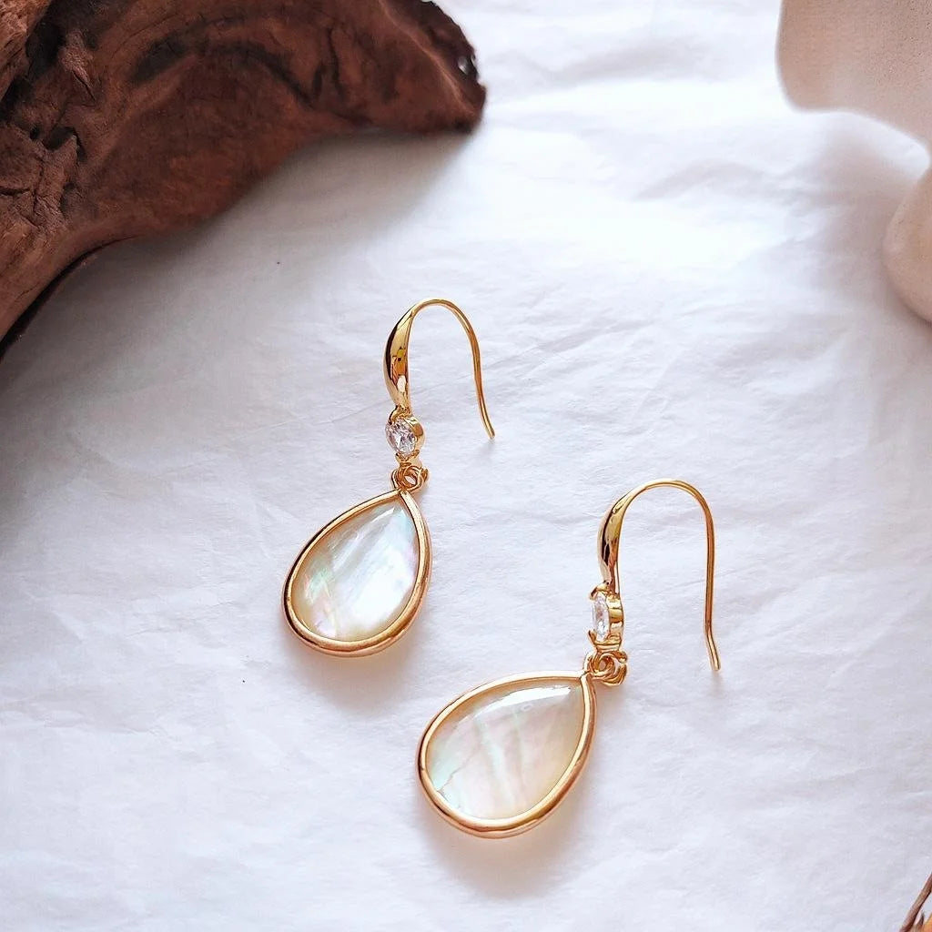 14K Gold Plated Natural Black Mother Of Pearl Teardrop Drop Earrings Vintage Court Style