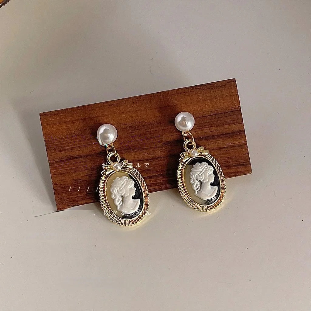 French Vintage 14K Plated Metal Oval Geometric Pearl Beauty Head Stud Earrings