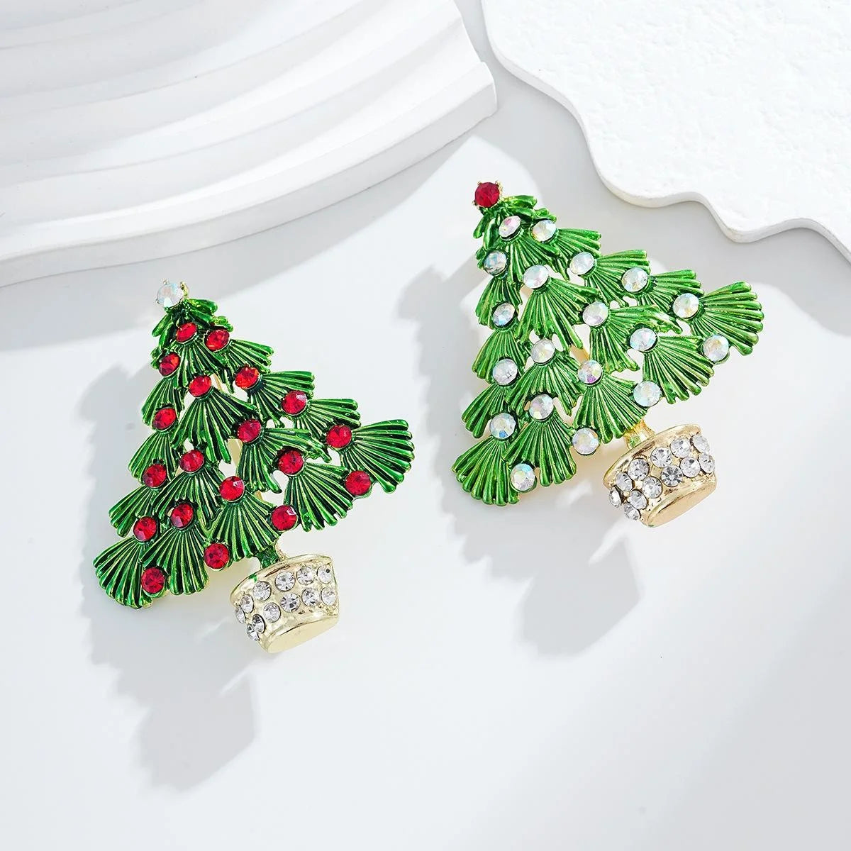 Elegant Christmas Tree Snowflake Reindeer Enamel Rhinestone Alloy Brooch Lapel Pin Holiday Gift