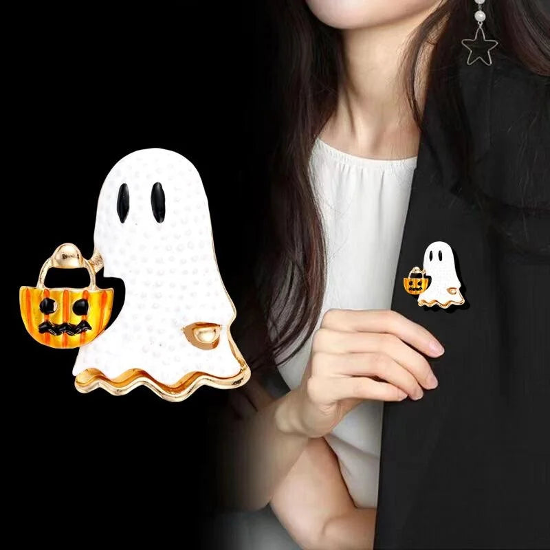 Cute Halloween White Ghost Holding Pumpkin Enamel Alloy Brooch, Festive Lapel Pin Corsage Gift