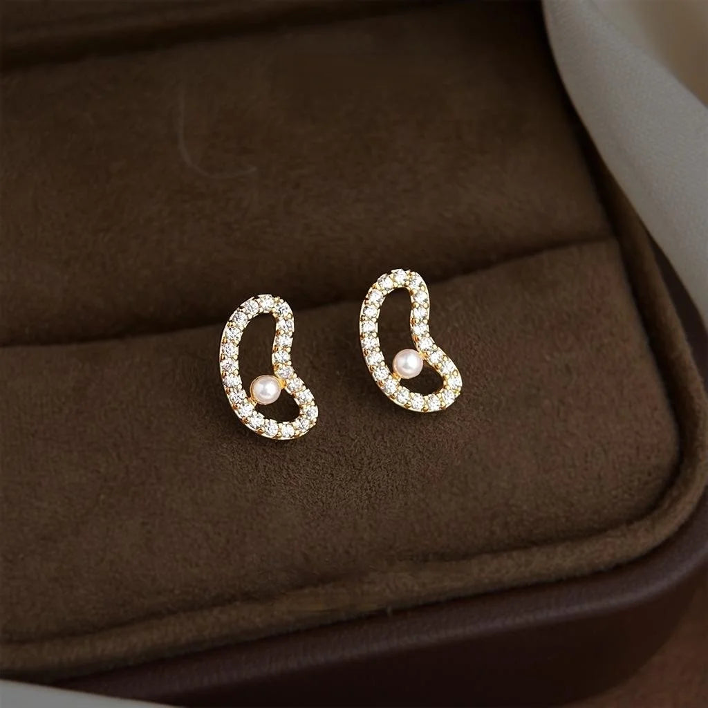 Simple Copper Micro Pave Zircon Pea Stud Earrings With Pearl Hollow Curved Geometric Design