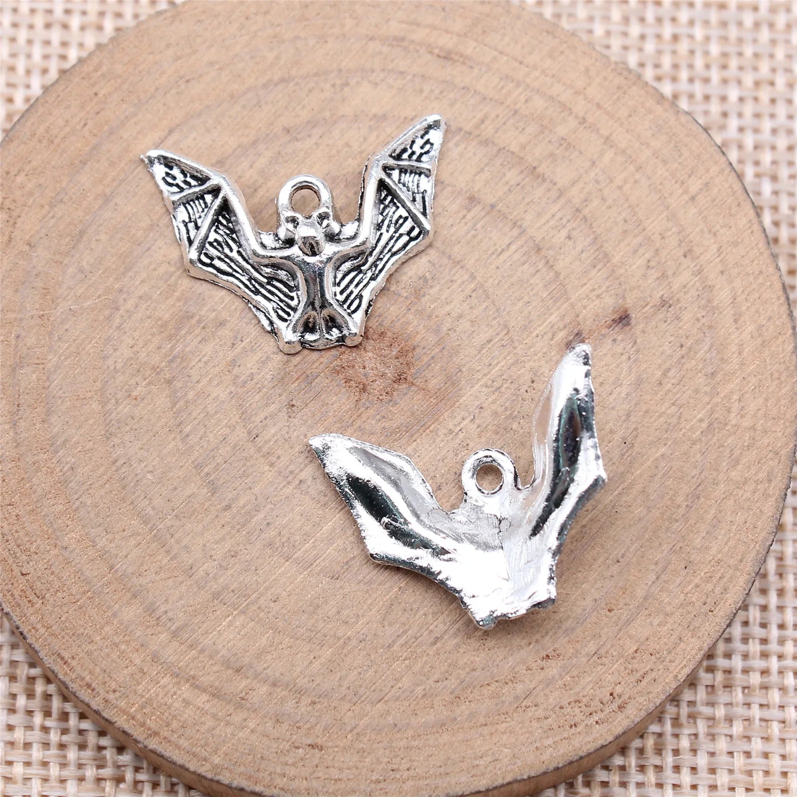 17x23mm 1.6g Antique Silver Zinc Alloy Bat Charm Pendant for DIY Halloween Jewelry Making