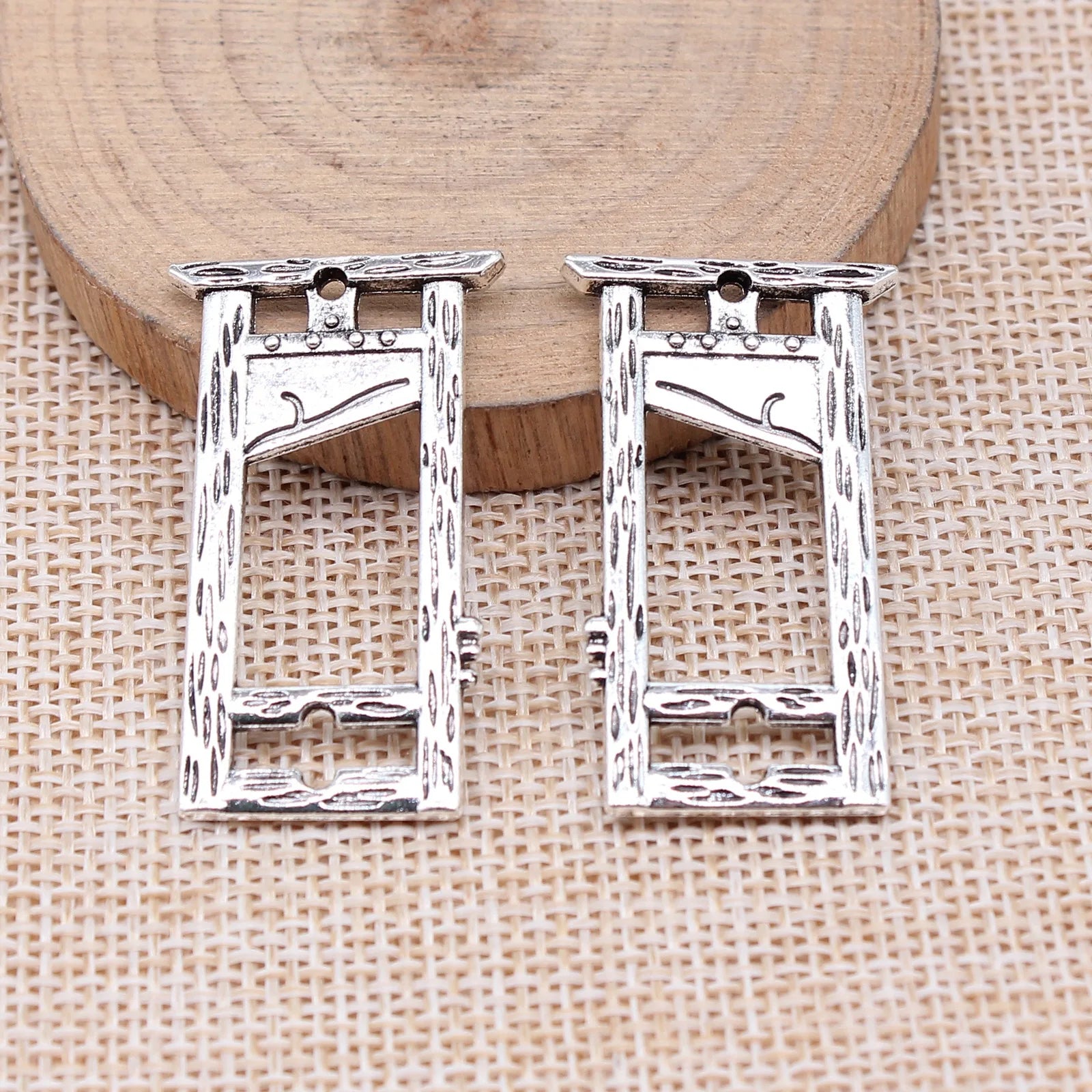 37x22mm 4.3g Antique Silver Zinc Alloy Guillotine Charm Pendant for Vintage DIY Jewelry Making