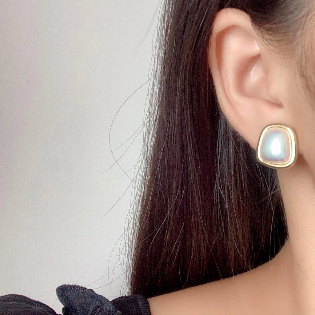Elegant Rounded Geometric Mabe Pearl Alloy Stud & Clip On No Piercing Luxury Minimalist Earrings
