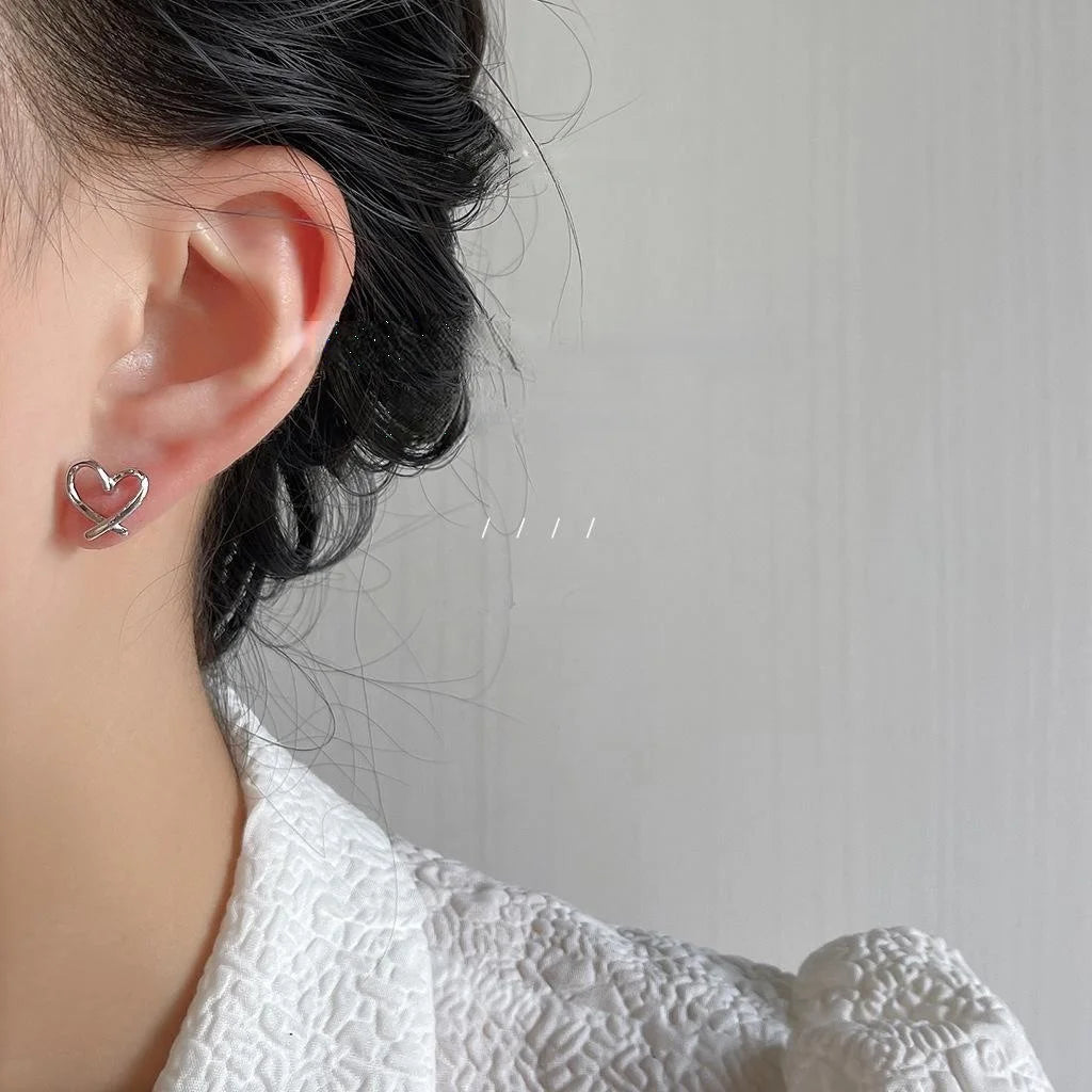 Minimalist 14K Electroplated Copper Geometric Heart Stud Earrings