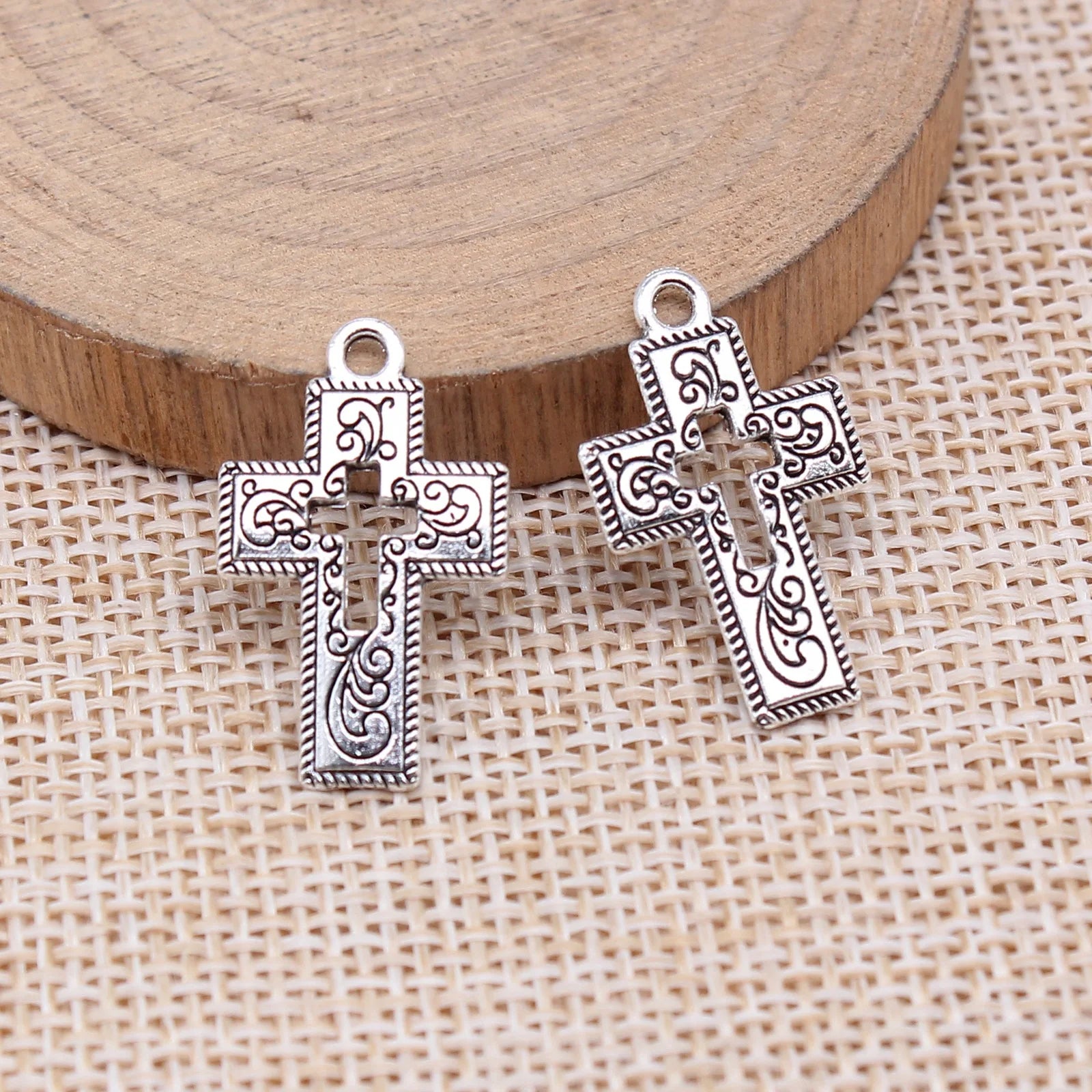 23x14mm 1.2g Antique Silver Tone Zinc Alloy Hollow Cross Charm Pendant for DIY Religious Jewelry Making