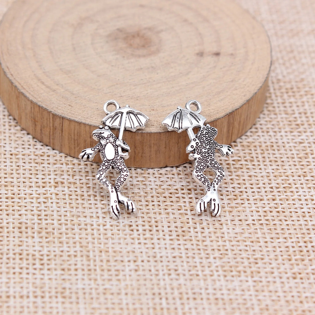 27x16mm 1.5g Antique Silver Zinc Alloy Frog with Umbrella Charm Pendant for DIY Jewelry Making