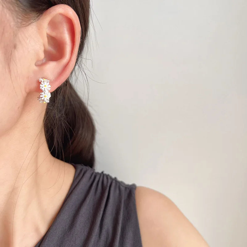 Elegant Enamel Daisy Flower Hoop Stud & Clip On No Piercing Alloy Ear Cuff Earrings