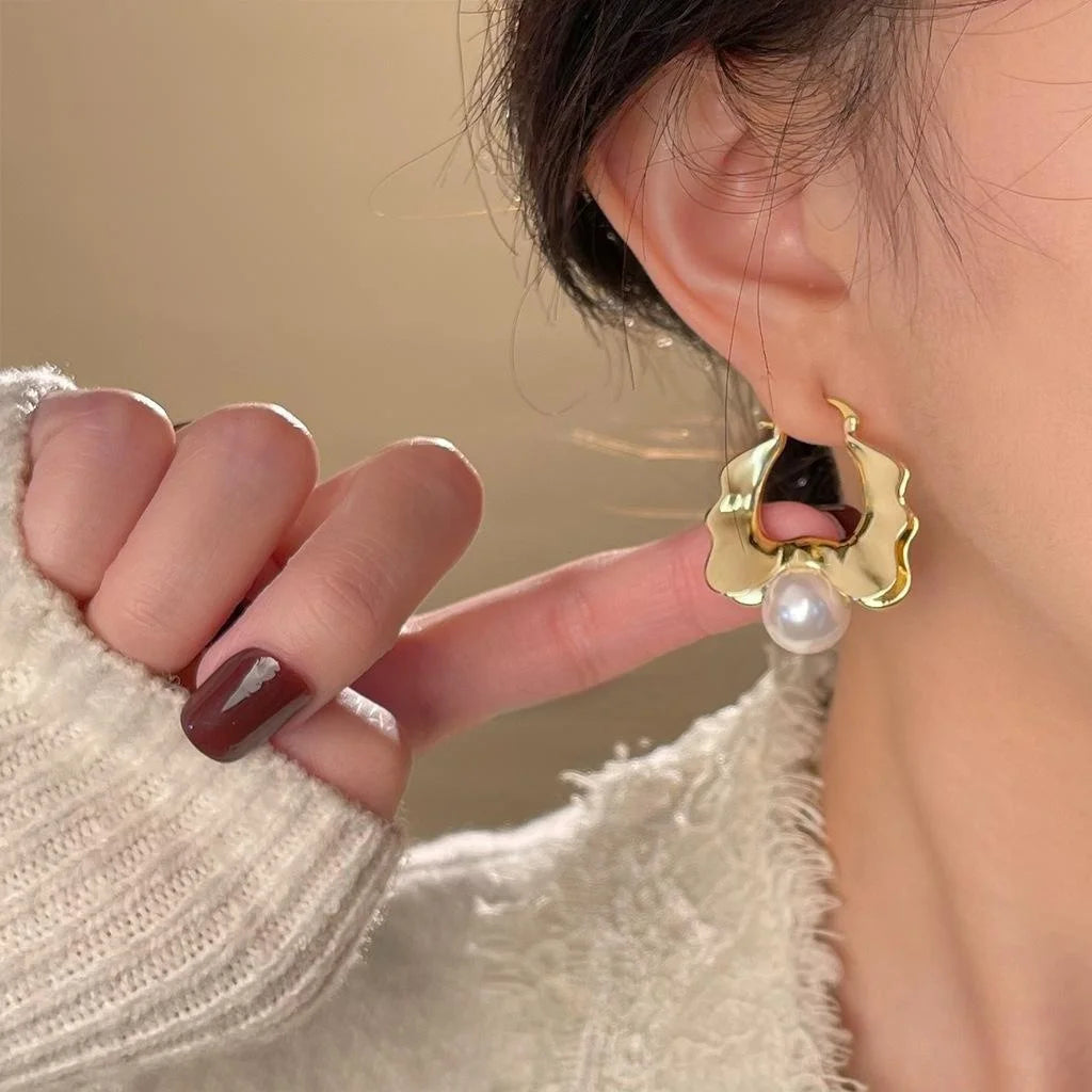 Vintage Light Luxury Wave Flower Pearl Stud Earrings, French Irregular Copper Statement Jewelry