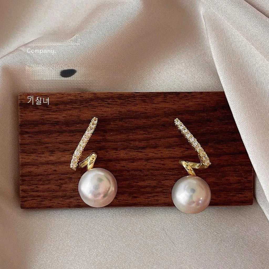 Luxury 14K Gold Plated Geometric Twisted Freshwater Pearl Zircon Stud Earrings