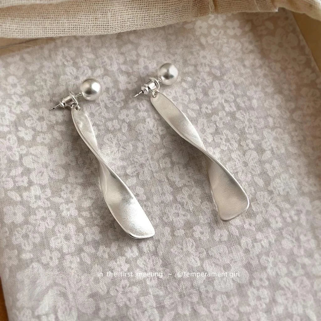 Matte Silver Plated Copper Geometric Drop Earrings, Two Way Curved Long Old Money Style
