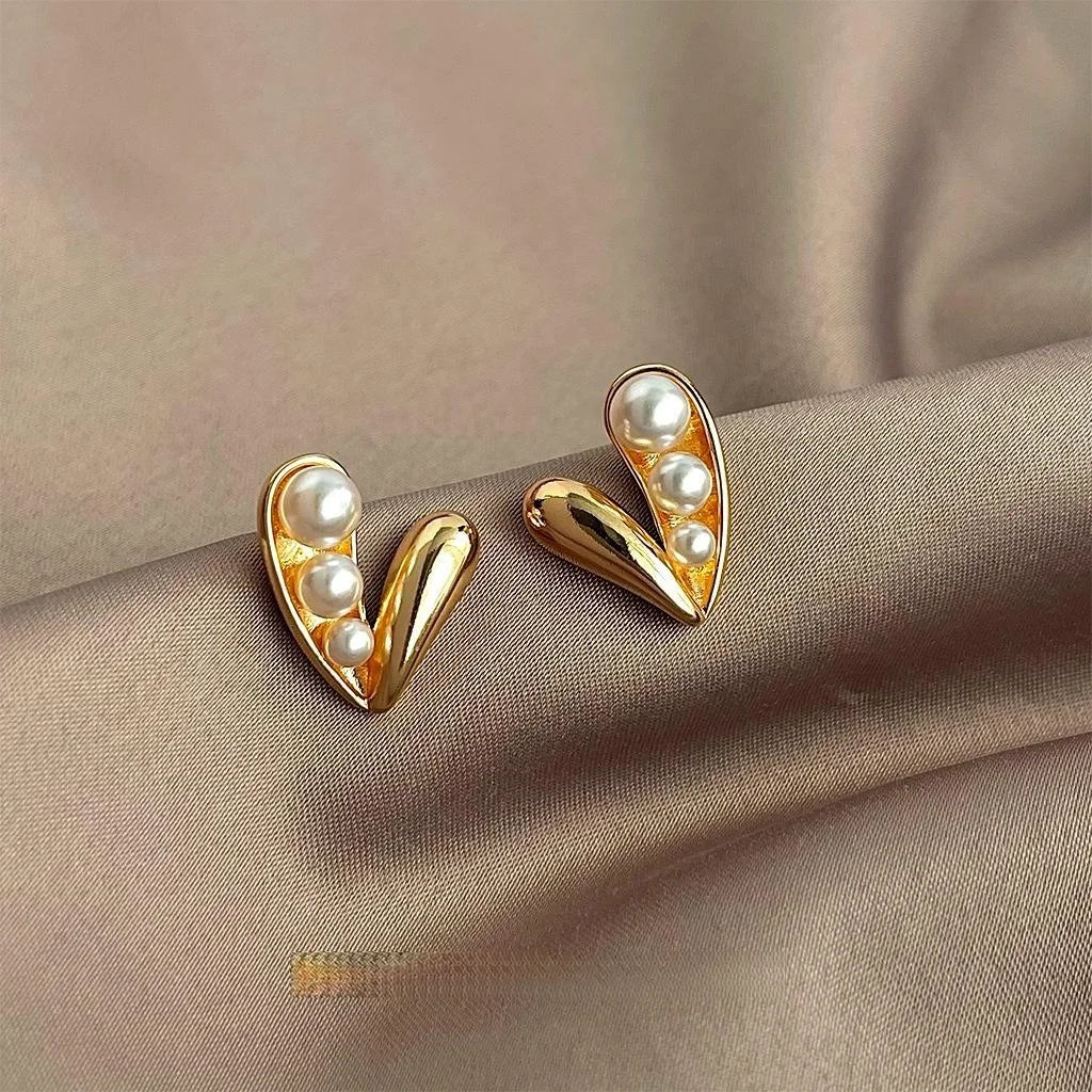 French Vintage Heart Pearl Stud Earrings Copper Metal Fashion Jewelry