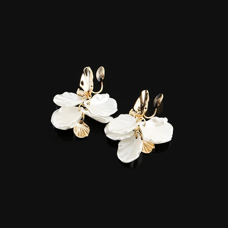 Elegant Gold Alloy Shell Petal Baroque Pearl Drop Stud & Clip On No Piercing Women's Earrings