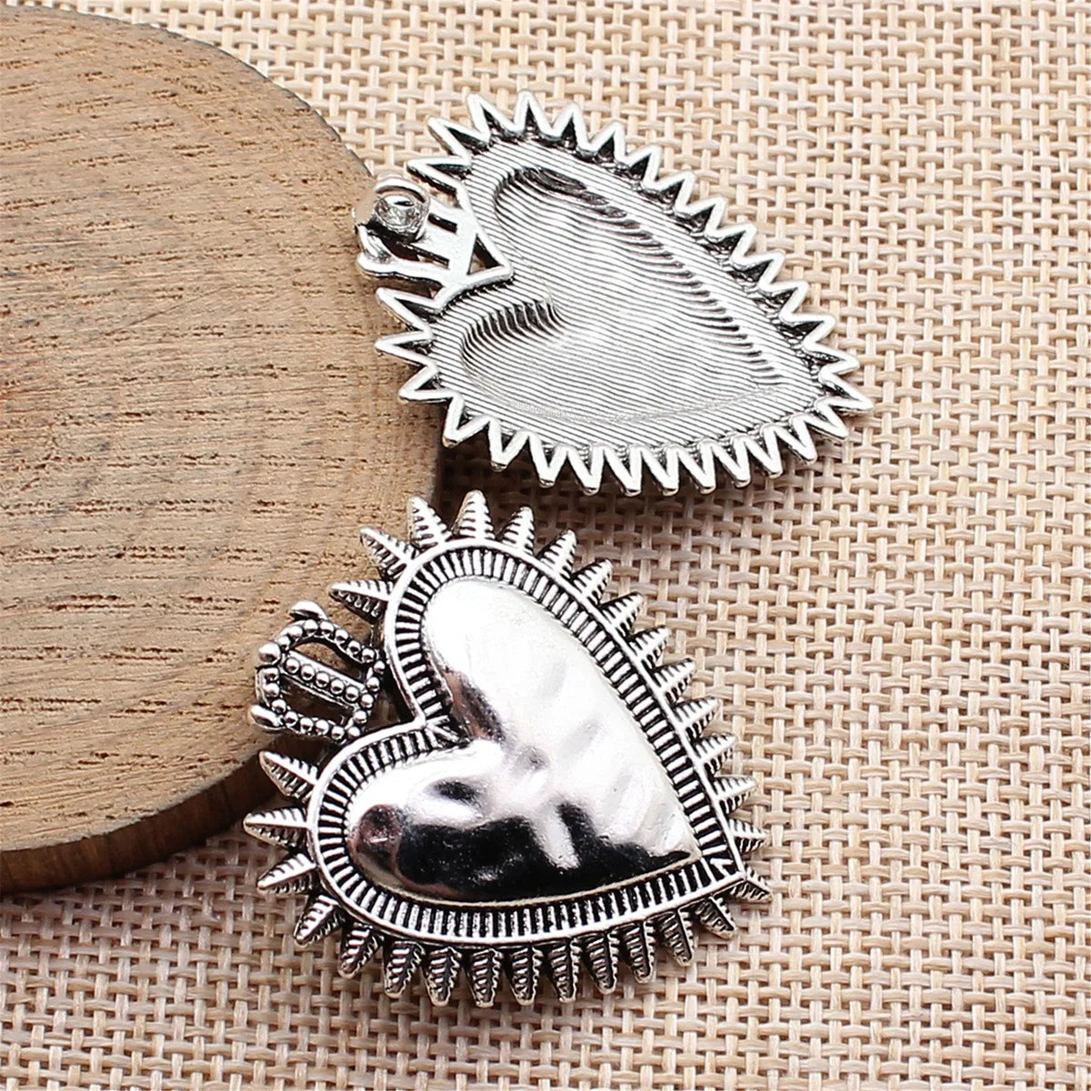 39x34mm 5.7g Antique Silver Zinc Alloy Gothic Heart Charm Pendant for DIY Necklace Jewelry Making
