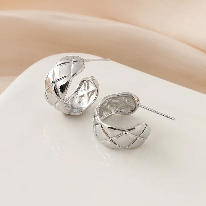 Elegant Silver Alloy Quilted Swirl Hoop Stud & Clip On No Piercing Huggie Statement Earrings