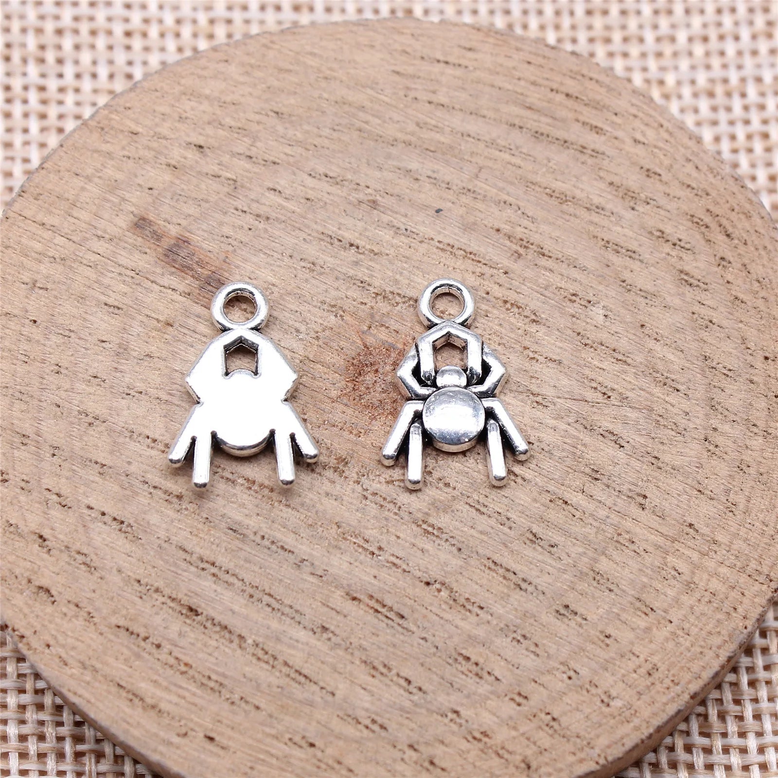16x11mm 0.82g Antique Silver Zinc Alloy Cute Spider Charm Pendant for DIY Halloween Jewelry Making