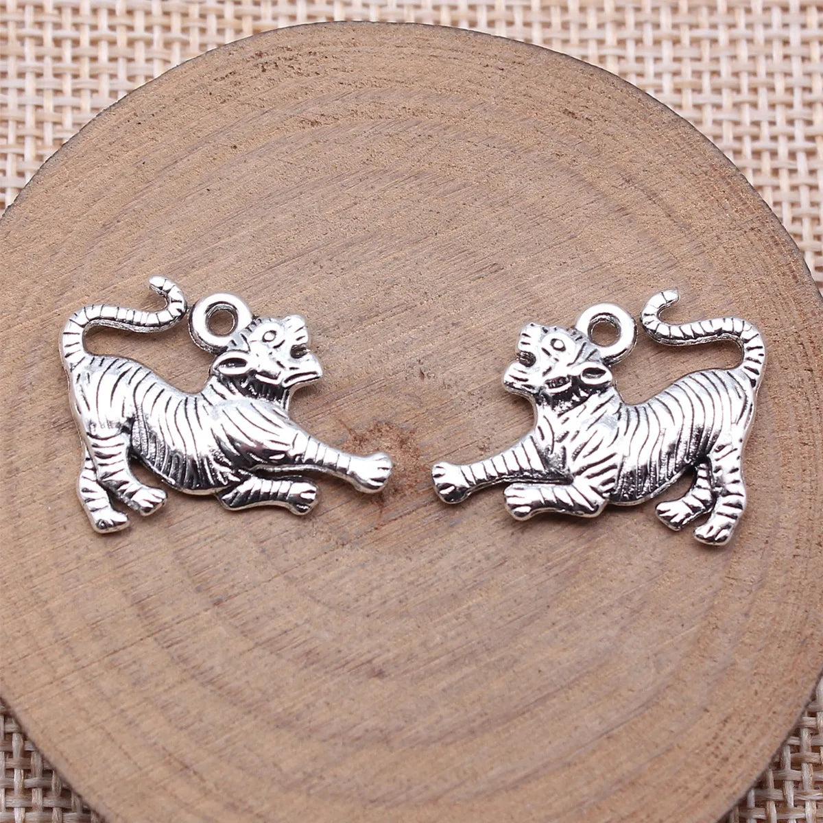 25x18mm 2.1g Antique Silver Zinc Alloy Tiger Charm Pendant for DIY Necklace Bracelet Jewelry Making