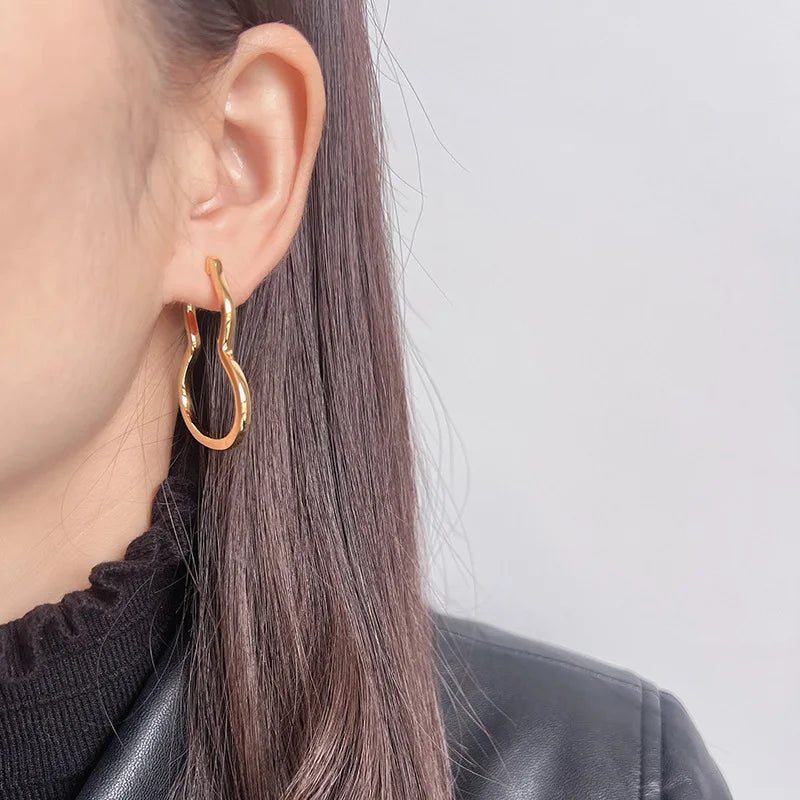 Elegant Hollow Gourd Hoop Alloy Stud & Clip On No Piercing Screw Back Women's Fashion Earrings