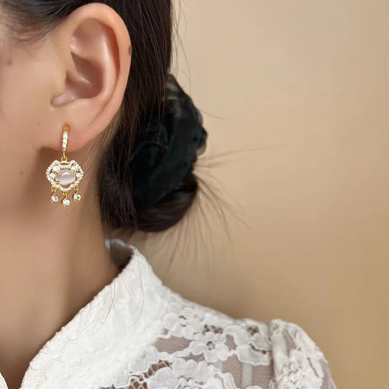 Elegant Chinese Ruyi Peace Lock Spiral Disc Alloy Zircon Dangle Stud & Clip On No Piercing Earrings