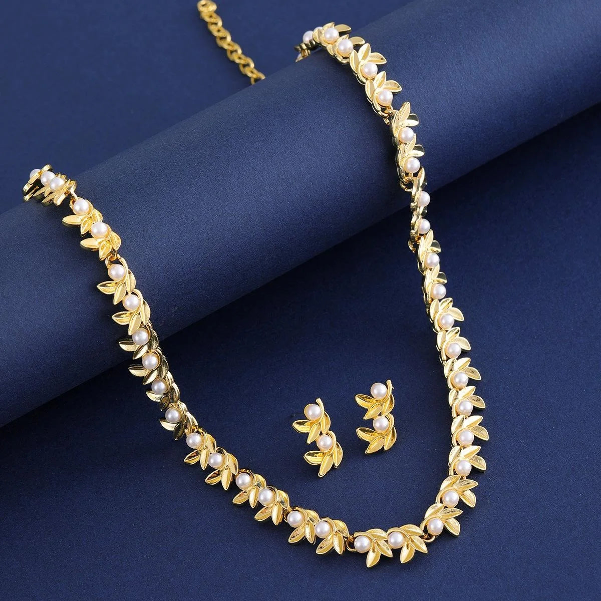 Vintage Gold Alloy Leaf Pearl Necklace And Earrings Jewelry Set Elegant Bridal Jewelry For Wedding Party Gift